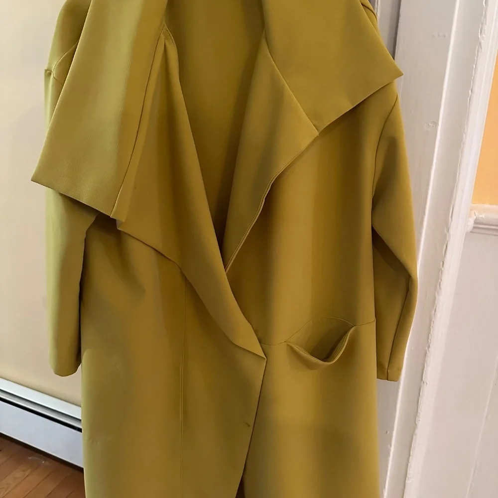 Niche mustard asymmetrical coat - Picture 5 of 5